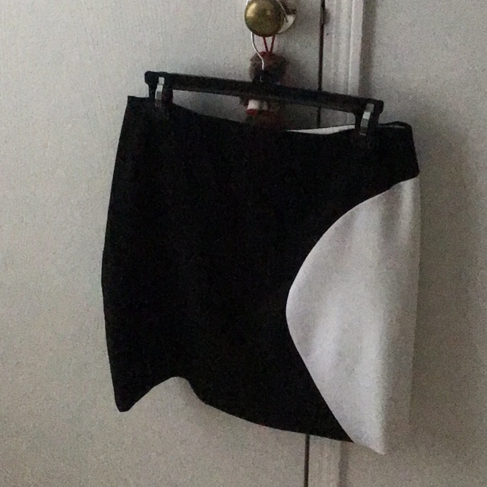 I.N.C  skirt black and white